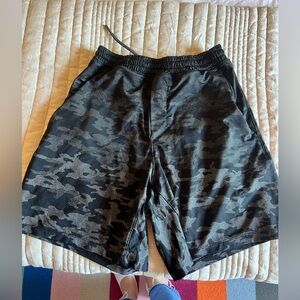 Men camo shorts